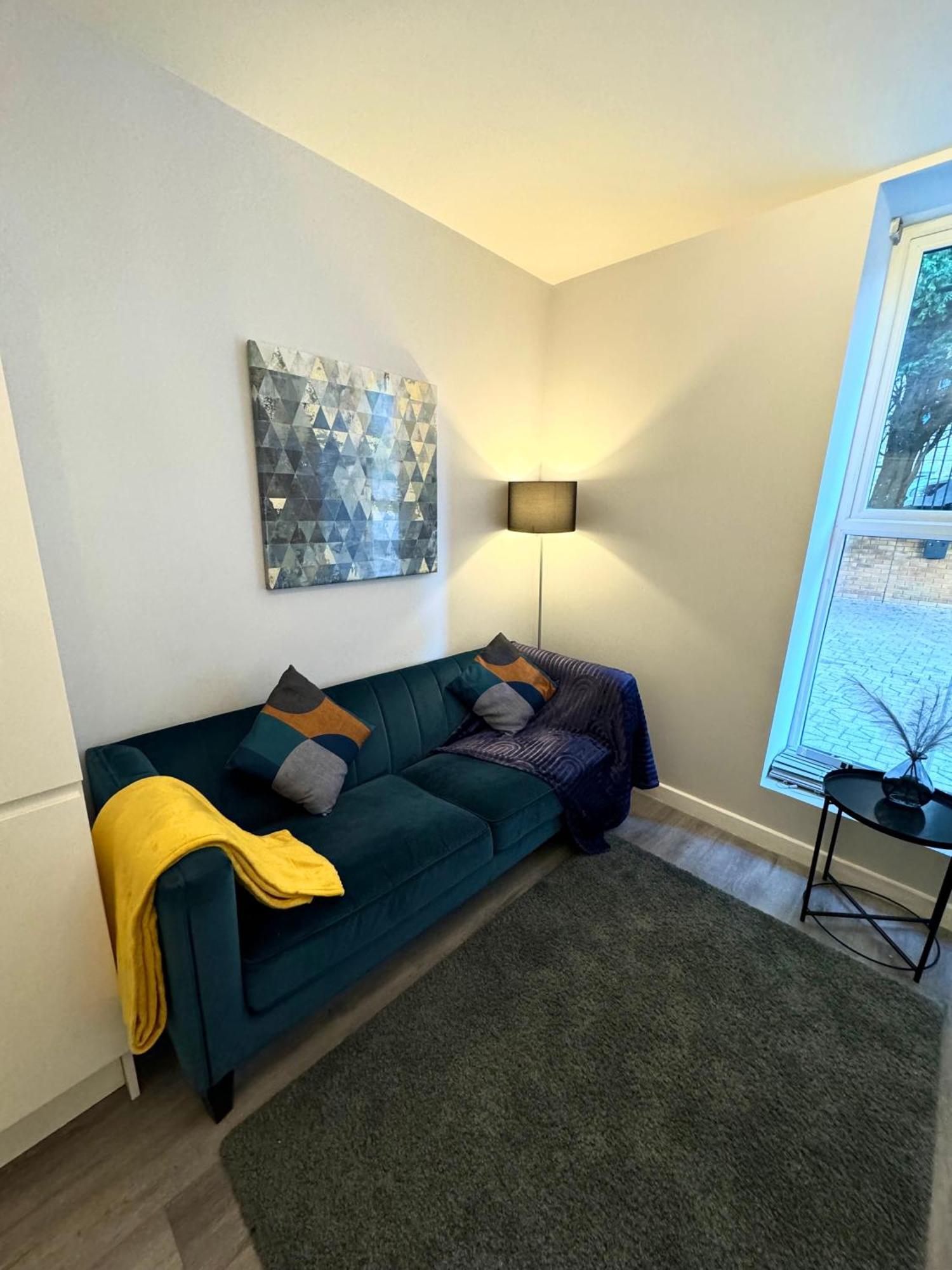 Appartamento Two Bedroom - Heart Of - Free Parking - Sleeps 6 - Close To Town And Bournemouth