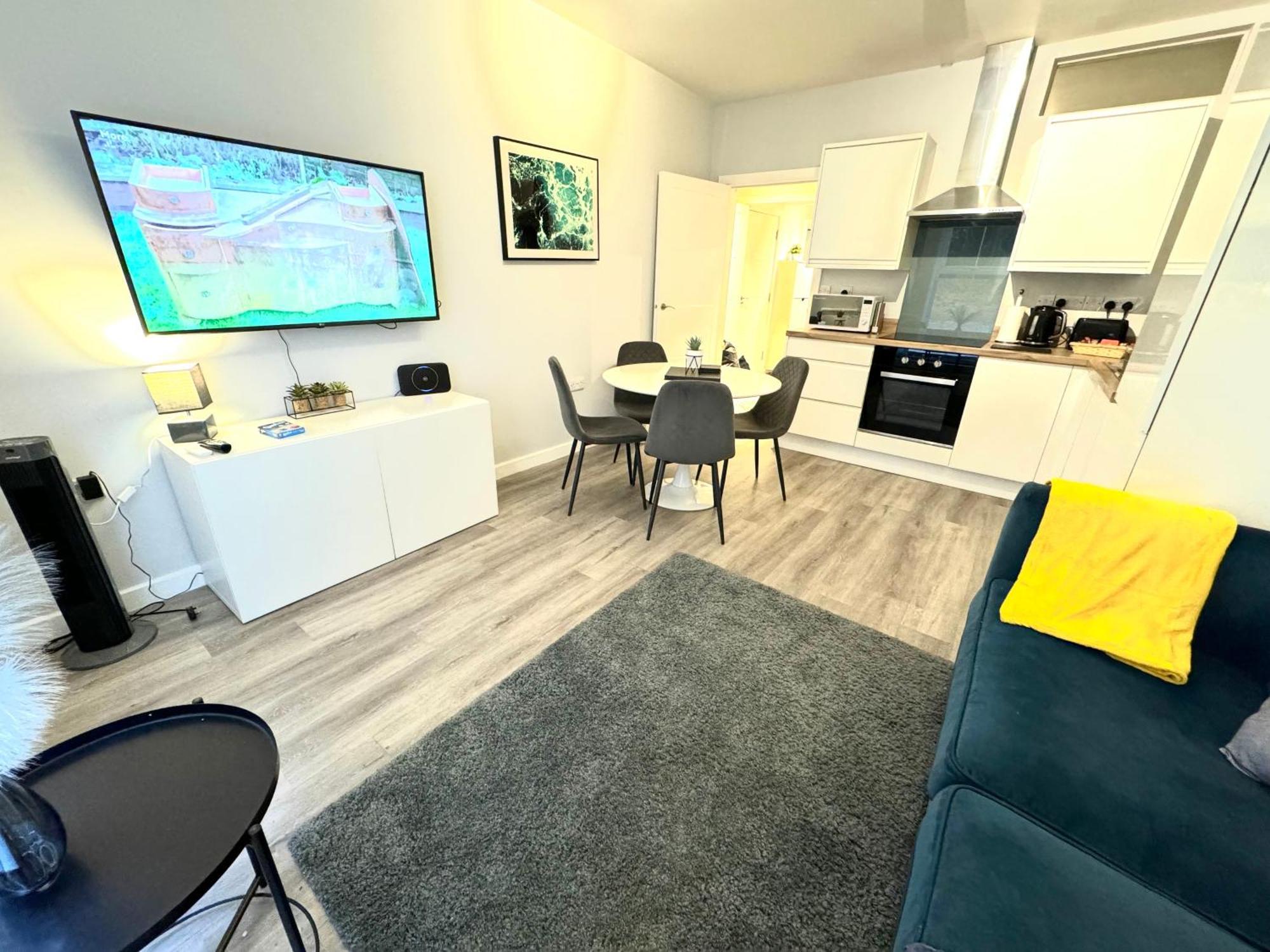 Two Bedroom - Heart Of - Free Parking - Sleeps 6 - Close To Town And Appartamento Bournemouth