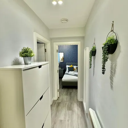 Two Bedroom Apartment - Heart Of Bournemouth - Free Parking - Sleeps 6 - Close To Town And Beach Exterior photo